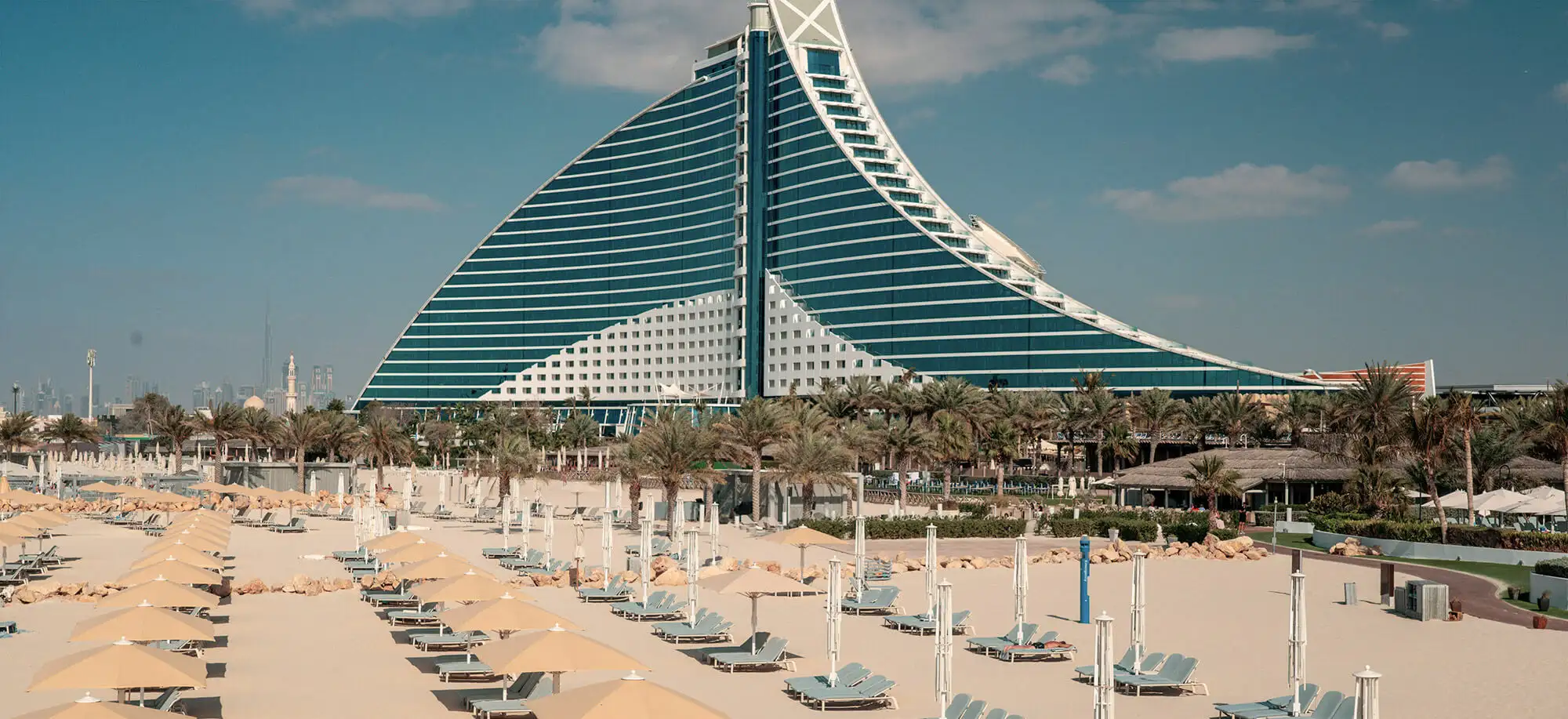 image-viajar-a-emiratos-arabes-jumeirah-beach-g1.webp - Pangea Viajes