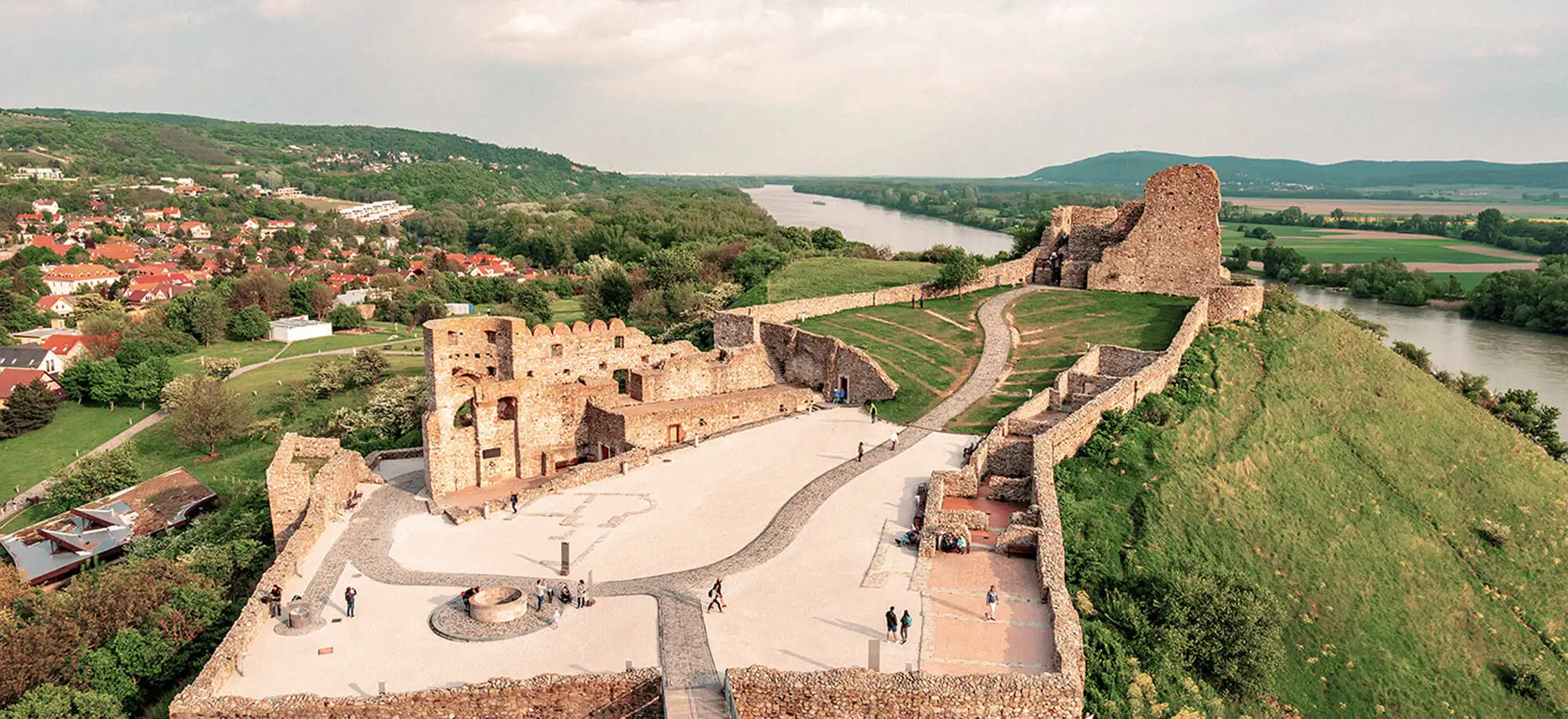 image-viajar-a-eslovaquia-ruta-de-castillos-g-1.webp - Pangea Viajes