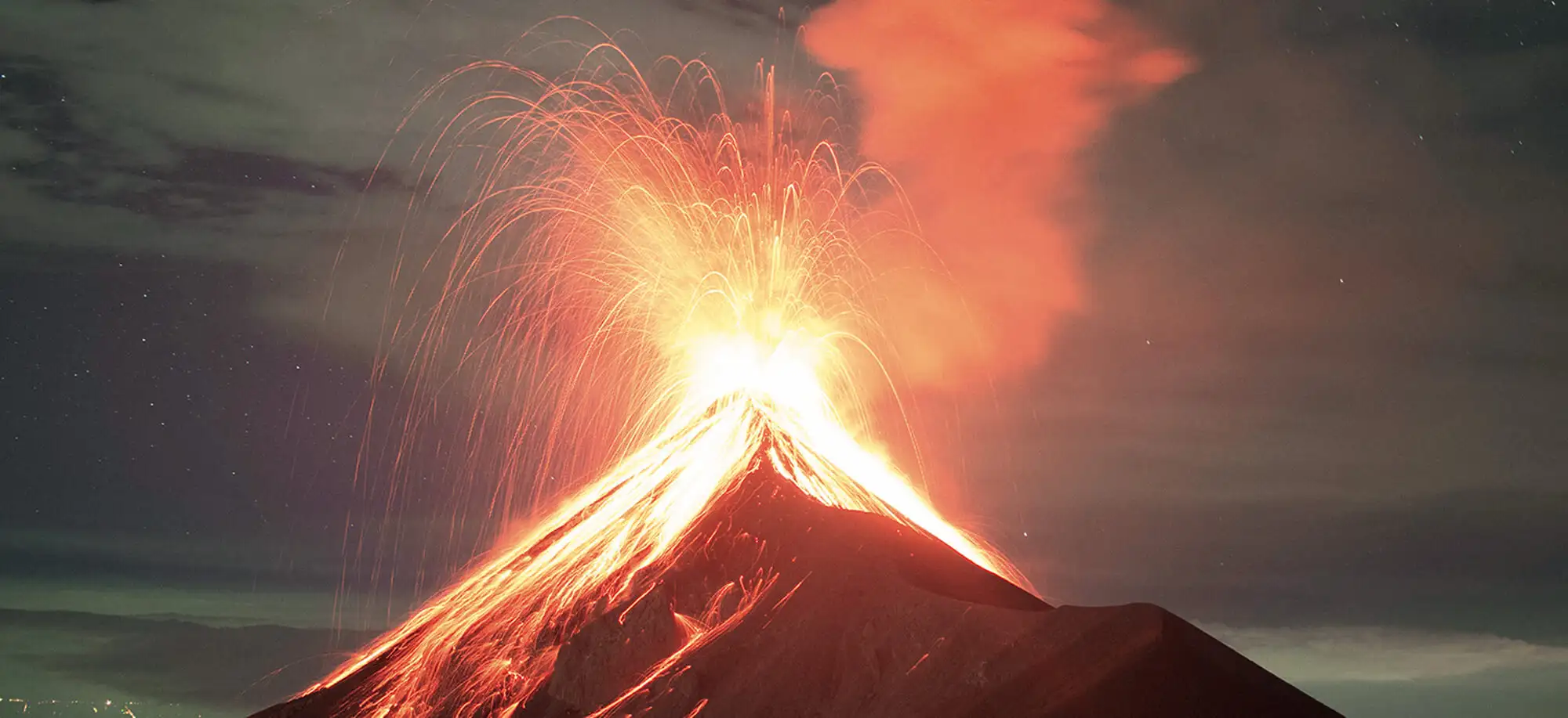 image-viajar-a-guatemala-volcan pacaya-g-1.webp - Pangea Viajes