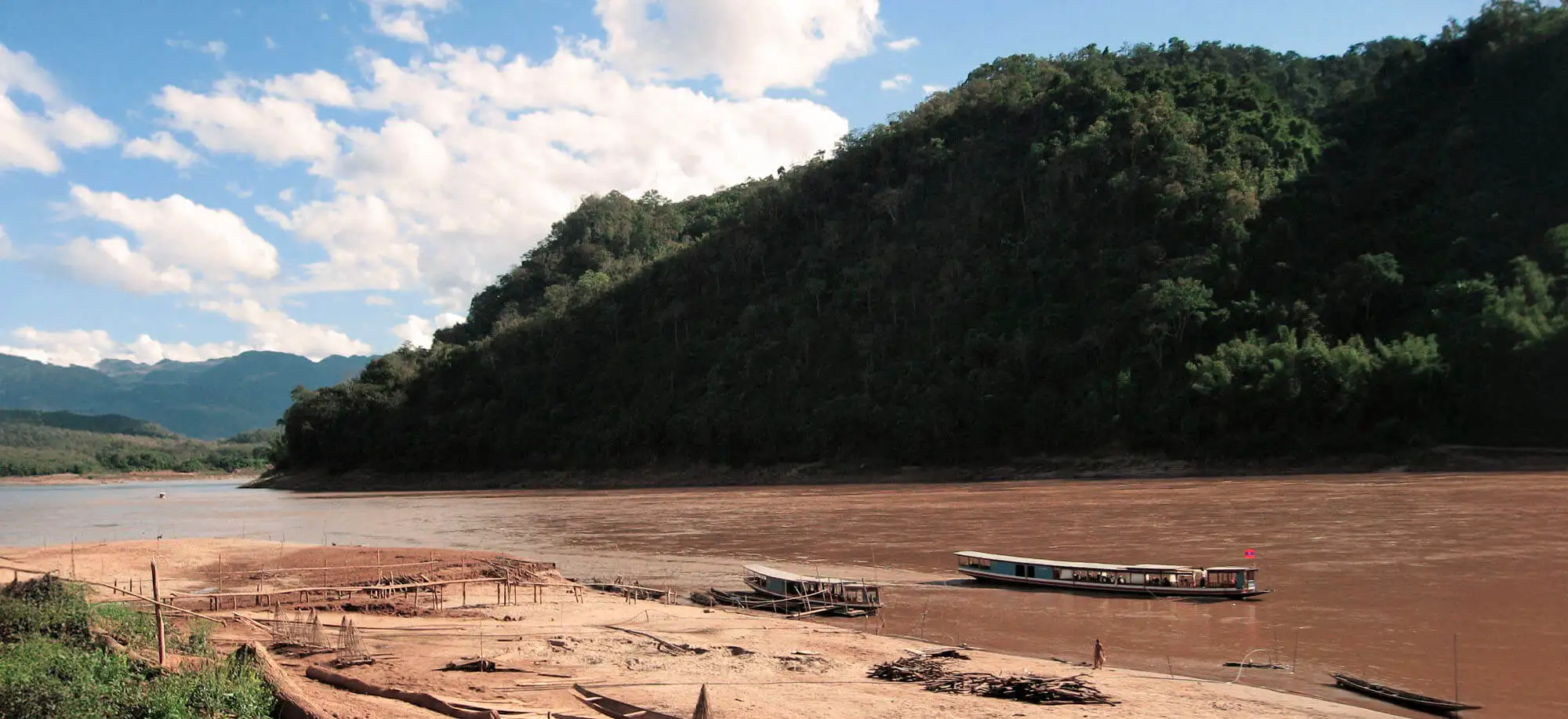 image-viajar-a-laos-poblado-ban-xang-hai-g-2.webp - Pangea Viajes