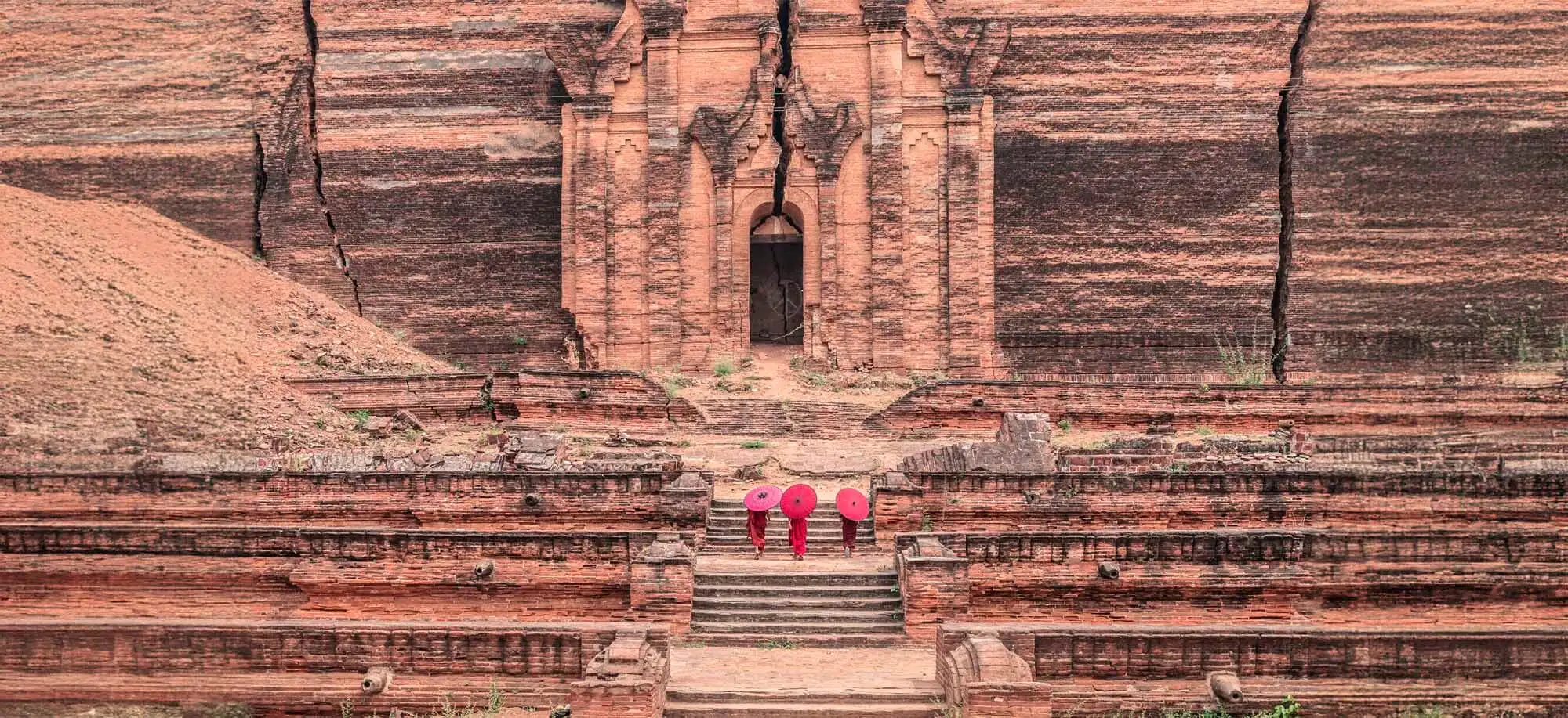 image-viajar-a-myanmar-mingun-g-1.webp - Pangea Viajes