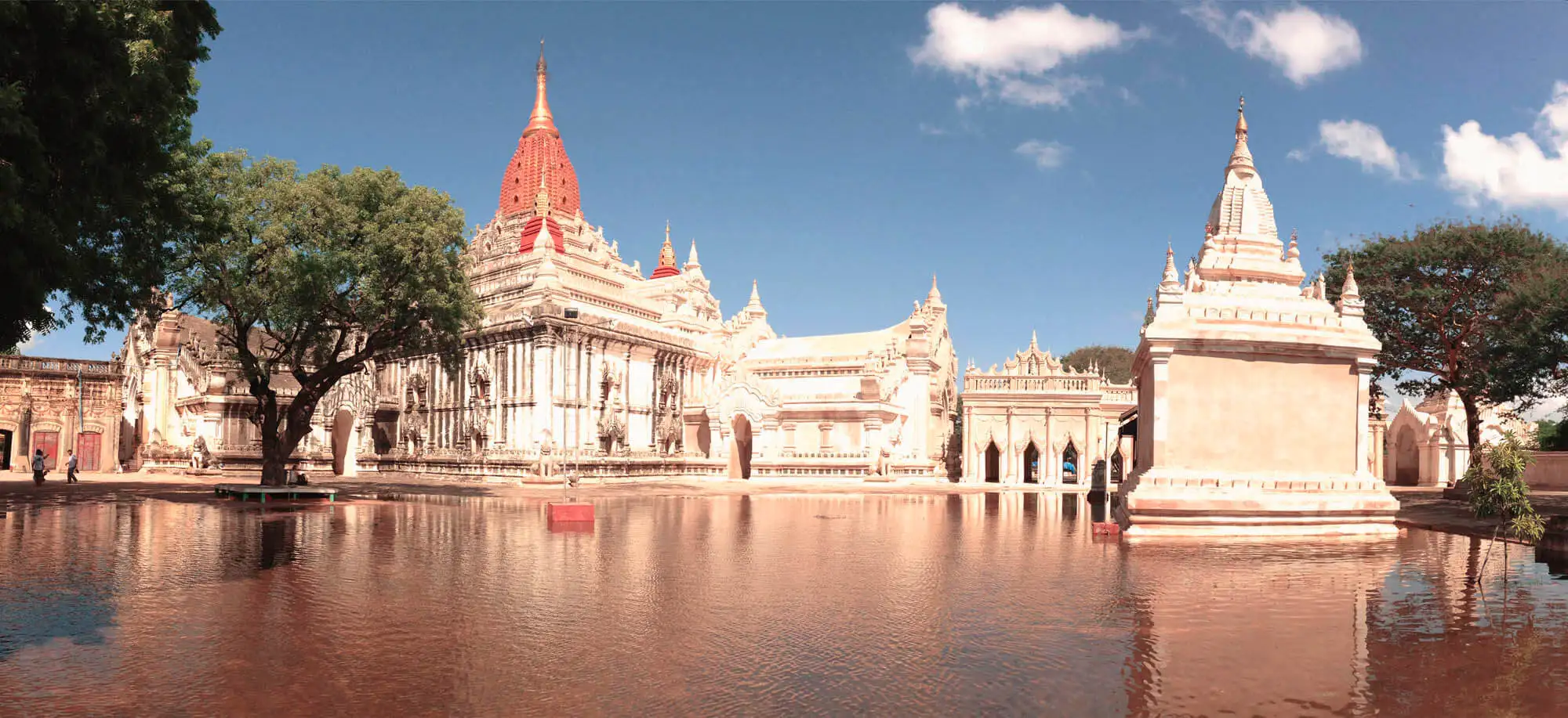 image-viajar-a-myanmar-templo-ananda-g-3.webp - Pangea Viajes