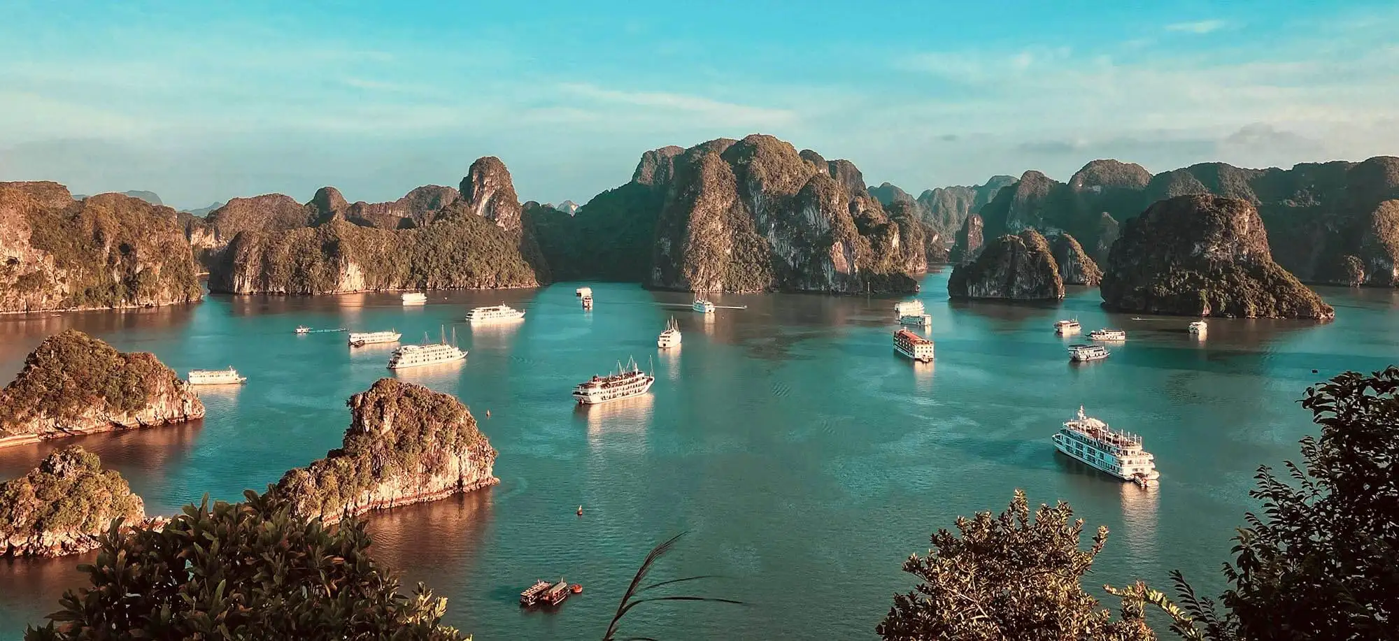 image-viajar-a-vietnam-bahia-de-halong-g2.webp - Pangea Viajes