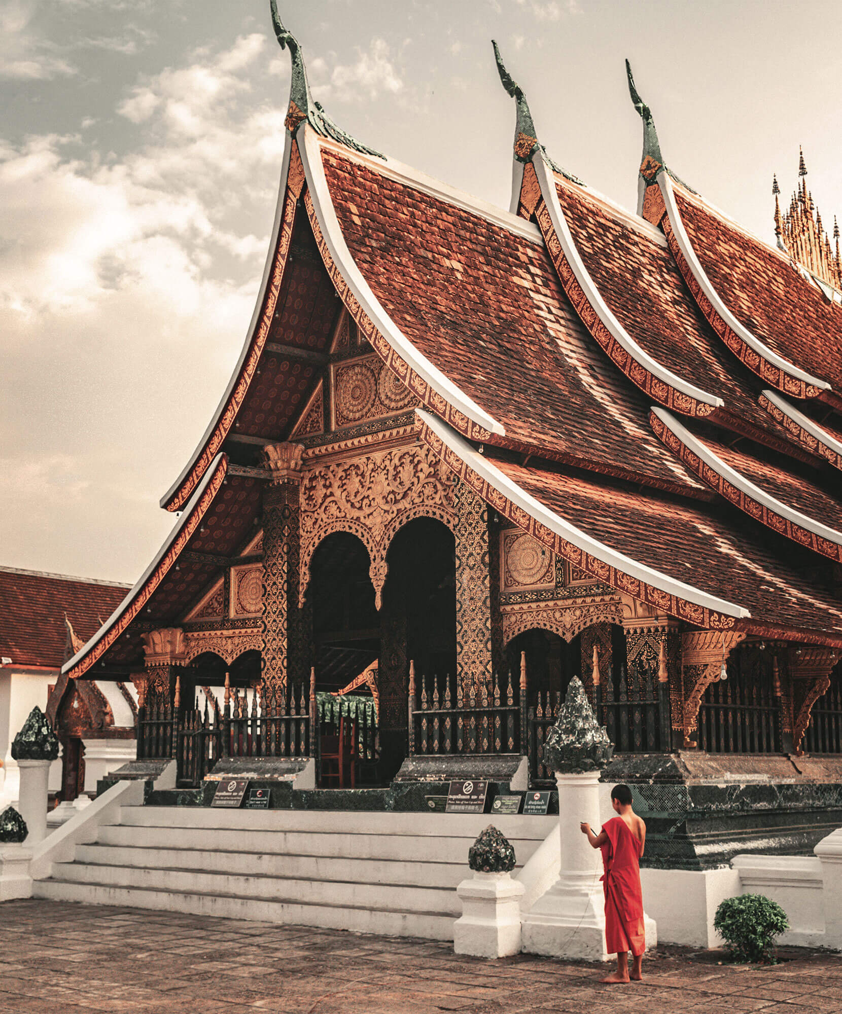 viaje-autor-camboya-templo-monje.jpg - Pangea Viajes